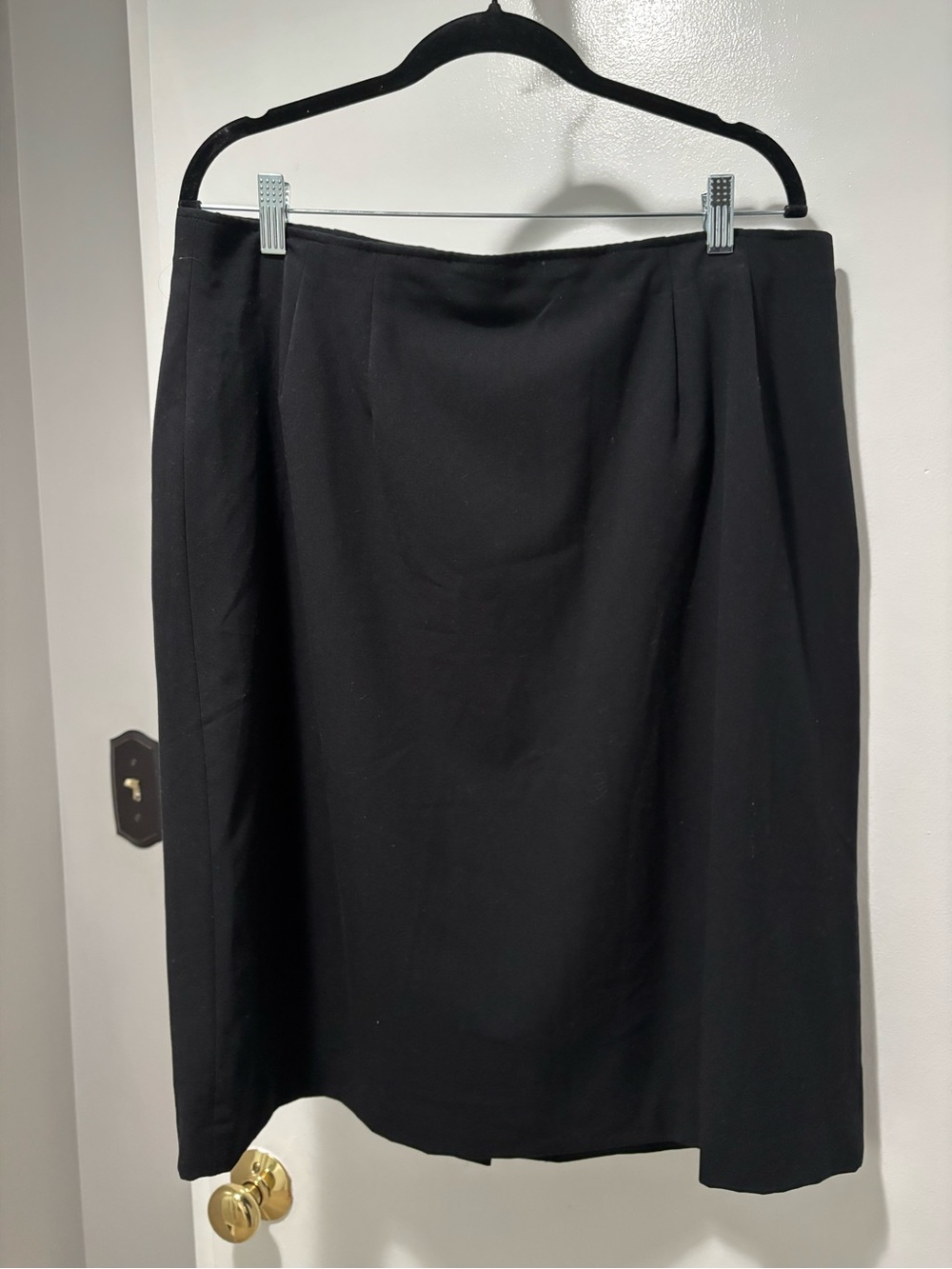 Avenue Black Pencil Skirt - Classic Workwear Size 16